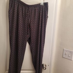 Lane‎ Bryant Geometric Print Pants in Black and Red pre-own.